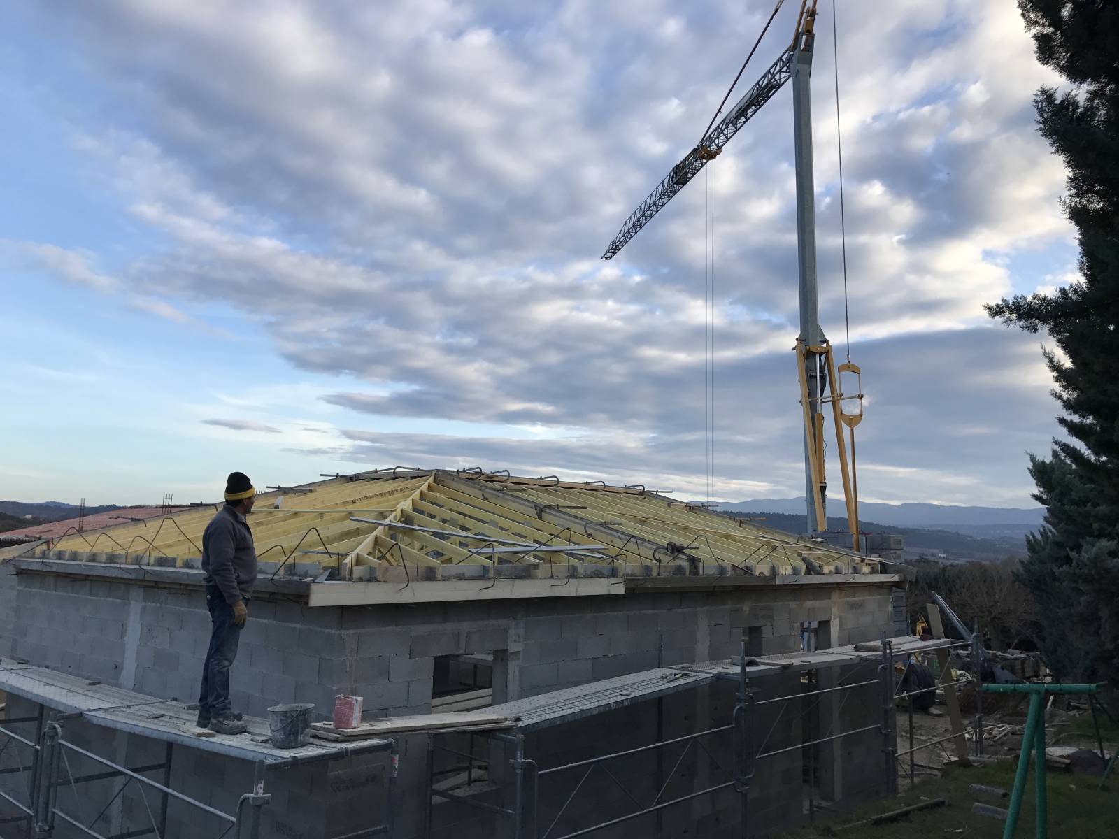 Devis pour la vente de grue compacte aux alentours de Pernes-les-fontaines 84210