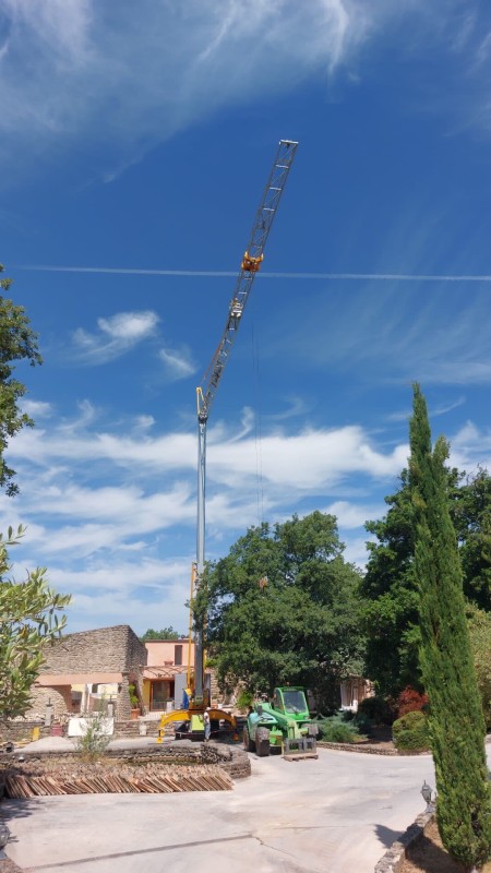 Grue de chantier à Aix en Provence 