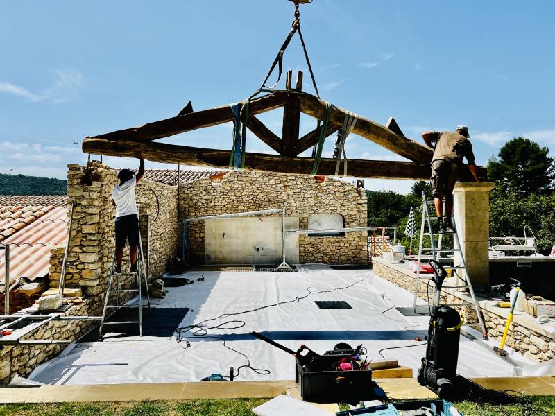 Location d’une mini grue tractable OPTI d'Upério pour travailler en espaces exigus à Digne-les-Bains