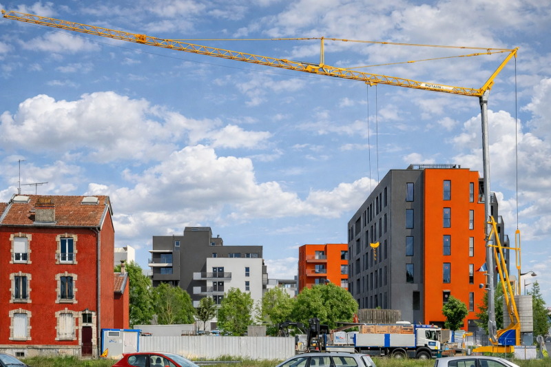 Grue IGO 50 sur chantier urbain