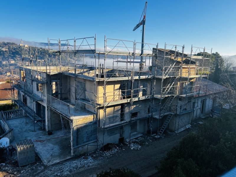 Location de grue de chantier Potain IGO 32 pour chantier de longue durée à Carpentras dans le Vaucluse