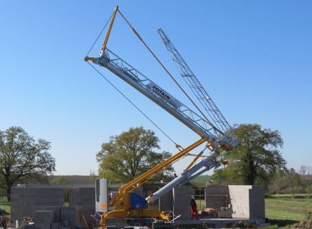 Location grue de chantier Potain modèle Igo M 14 à montage automatisé hauteur 19M charge max 1,8 tonnes