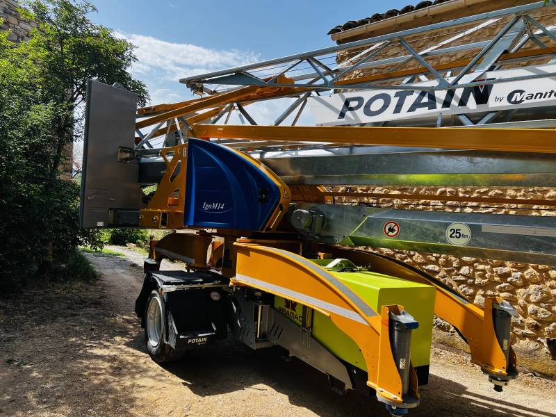 Vente de grue de chantier modèle IGO M14 de la marque Potain avec groupe électrogène emporté